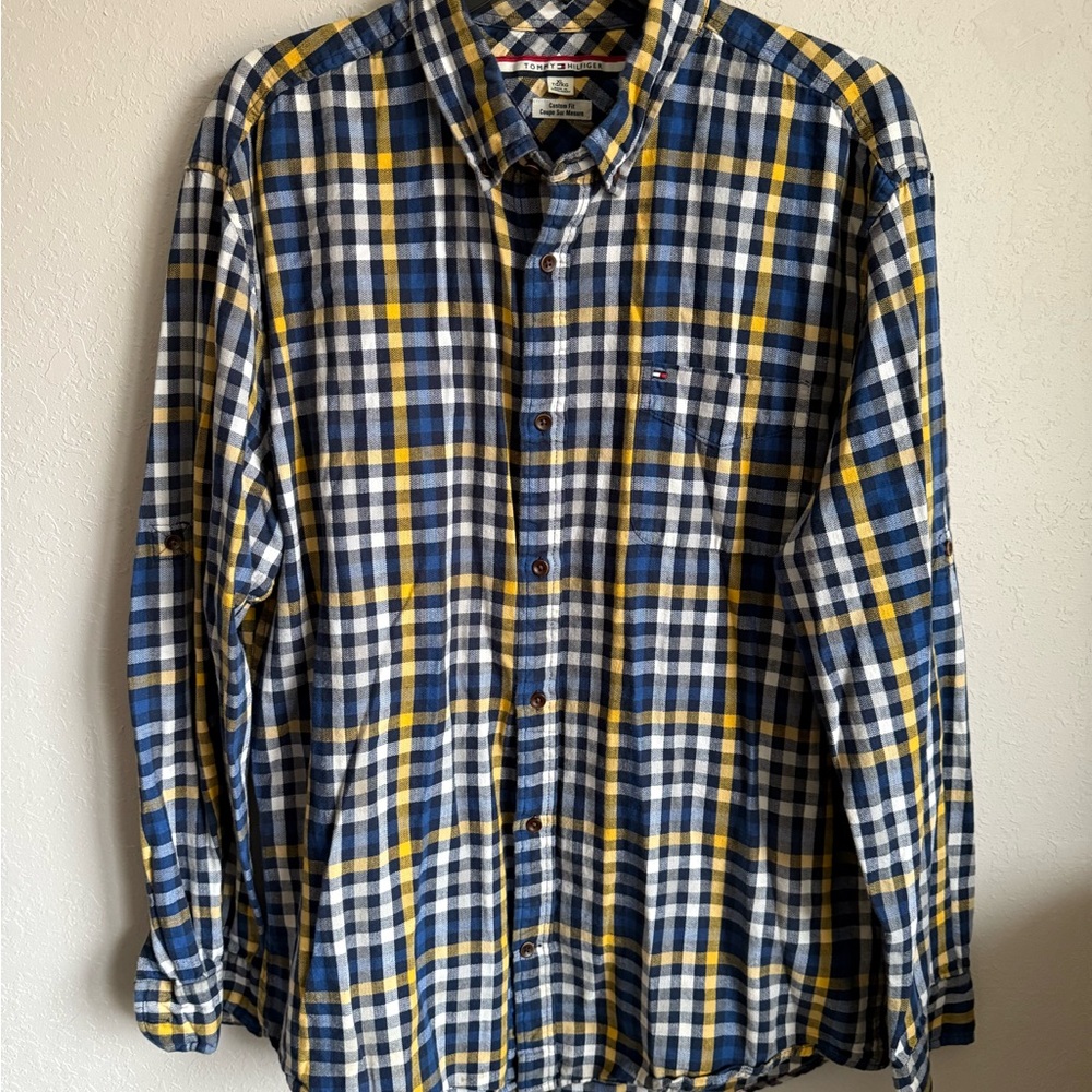 Men’s XL Blue and Yellow Plaid Tommy Hilfiger Custom Fit Fall Long Sleeve Button